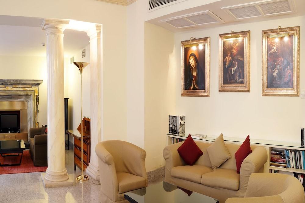 Hotel Albergo Santa Chiara Рим Экстерьер фото