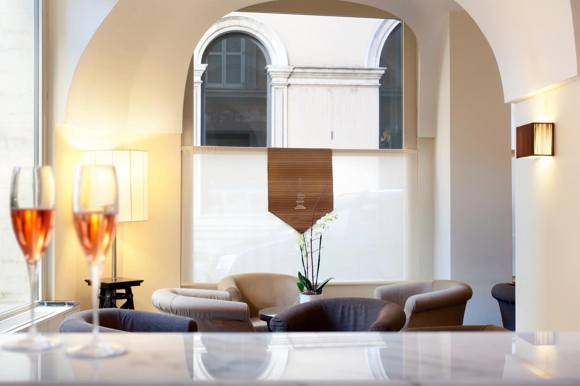 Hotel Albergo Santa Chiara Рим Экстерьер фото